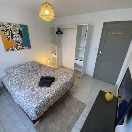 Appartement Tout Equipe 2 Chambres + Jardin Saix  Exterior photo