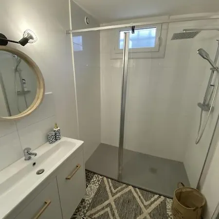Appartement Tout Equipe 2 Chambres + Jardin Saix  Exterior photo